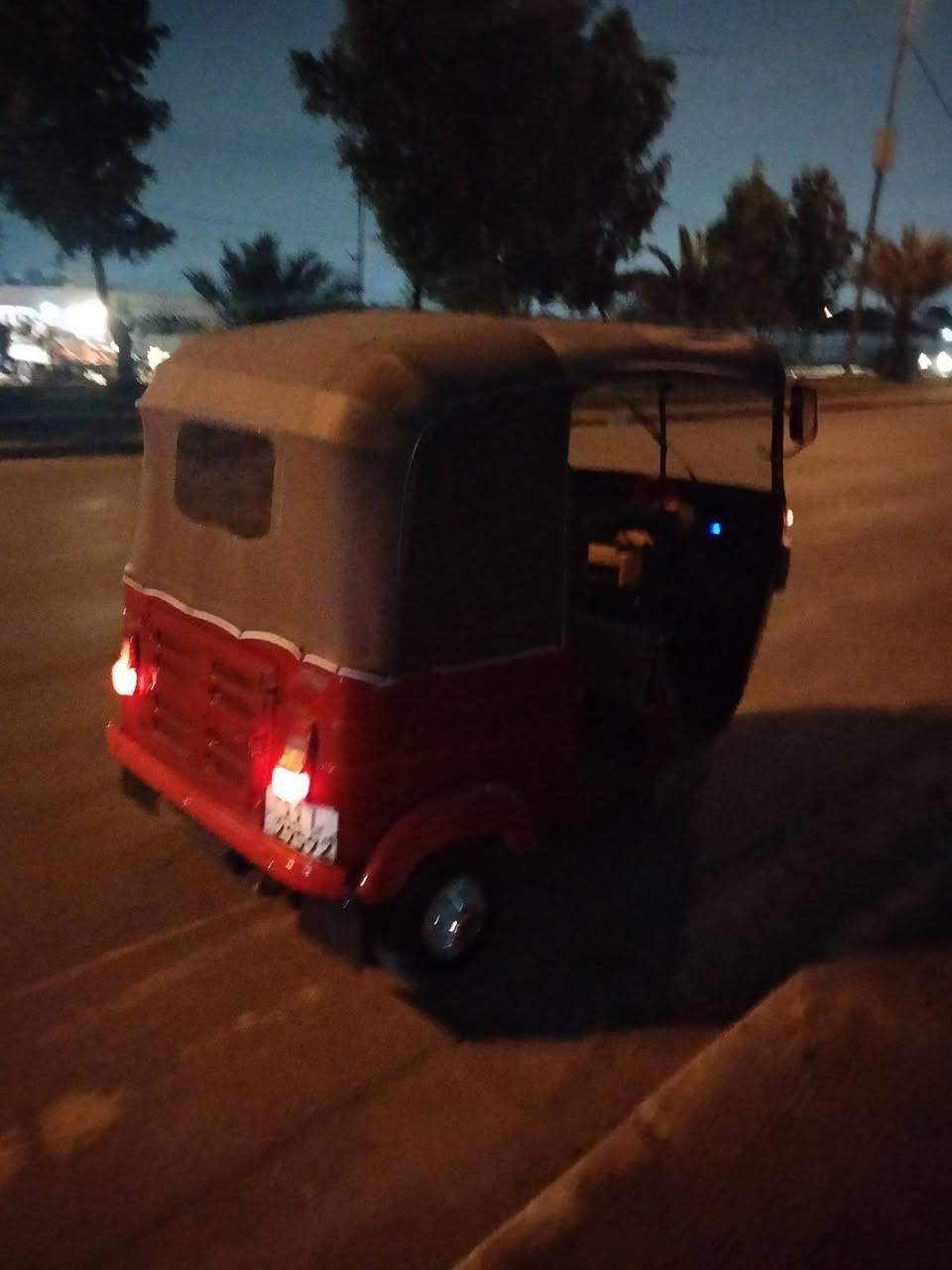 سلام عليكم تكتك موديل2018 رقم  بغداد تحويل ثاني يوم مصبوغه عام محرك خير من الله لا تنقيص ولا تبخير تكتك جاهزه سعر4 300  مكاني بغداد الحسينيه رقم***********
