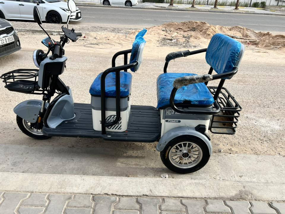 سلام عليكم شباب دراجه ثلاث عجلات اللبيع دراجه بعدها  استخدام شهر فقط معا  وصل شراء موجود دراجه بعدها نضيفه كلش كل غراضها كامله وجاهزه تجي وتفحص وشوف بعينك كل عيب ونقص مابيها. مواصفاتها تخبل 

الموديل 2026
بطاريات دبل  
النوع 3عجلات 
السرع 1.2.3
المقاعد 3وصير مثل ستوته 
جهاز انذار السرقه 
بريكات 3 بل رجل وثنين بل أيد 
كرسي متحرك 
سله خلفيه وسله اماميه 
اشاير رباعيه
تايرات جوبلس 
بريكاتها بل مكان 

اي استفسار اتصال 

***********

العنوان بغداد
