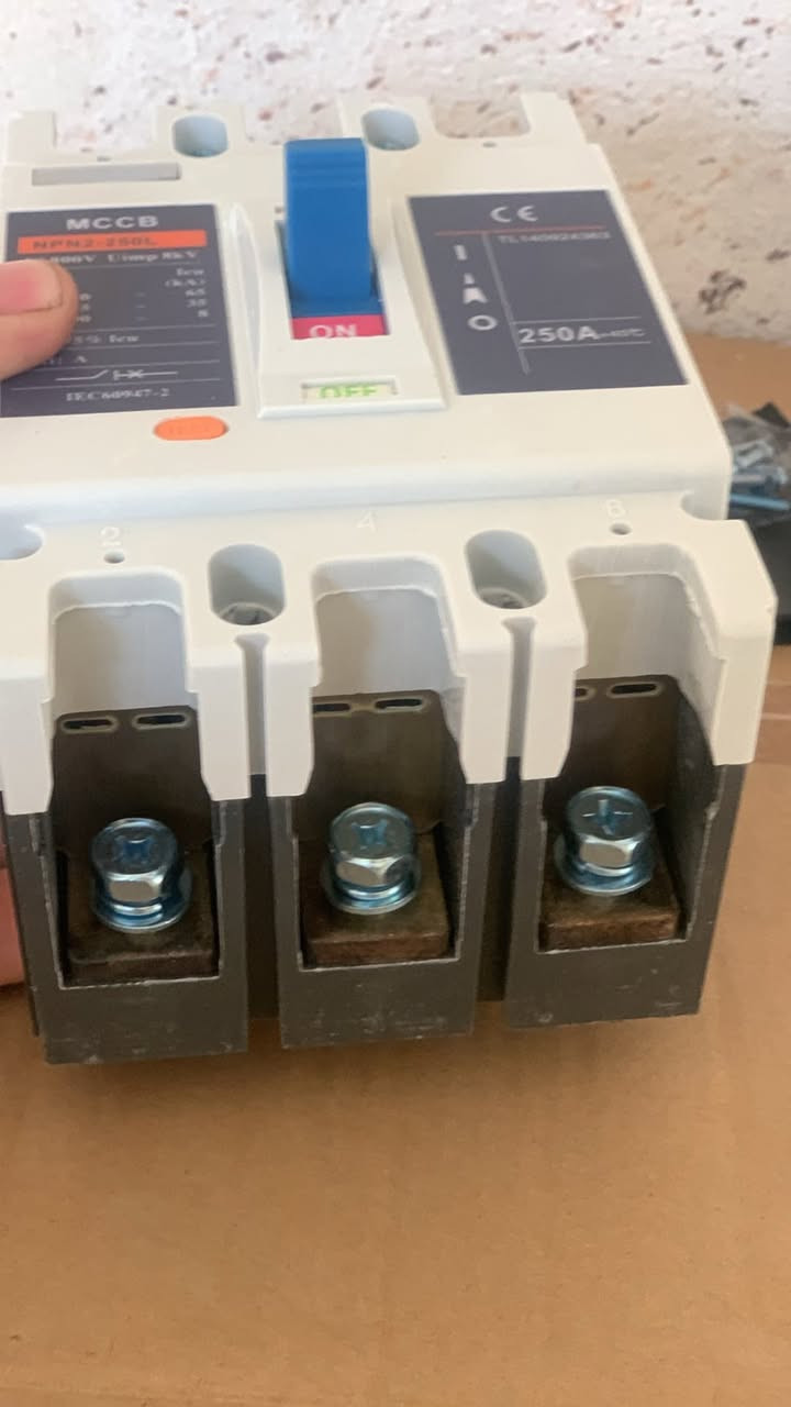 قاطع كوري 250 أمبير سعر قطعه 20 الف
وتوصيل مجاني توجد كمية ***********
