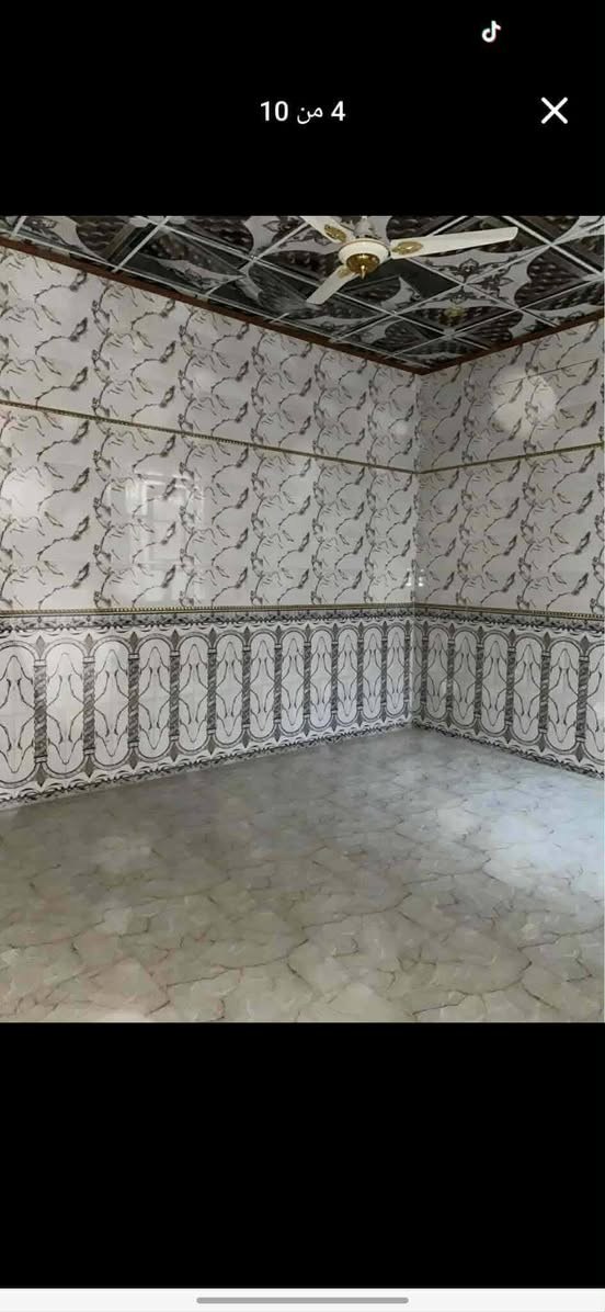 سلام عليكم دار جاهز للسكن الموقع في حي النداء شارع مجمع بيتي قرب جملة الريحانه منطقة ال (50) المساحه 100 مربع ركن شارع 20 يحتوي على غرفه صاله مطبخ ستقبال تخاريج 
بنيان درجة اولى اساس صب وسقف صب طابوق جمهوري ملبوخ من الخارج بيت جناي 

السعر 112 مع الجمال ويرهم على المبادره للاستفسار 
‏‪***********‬‏
