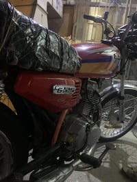 دراجة نضيفة • بدون أوراق • مكينة خرسة