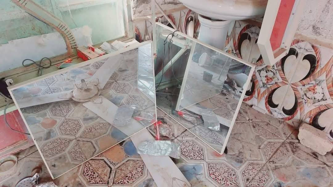 ميز حلاقه المنيوم تفصال الاصلي شرط بجيس بعده وكرسي التاج الاصلي ..ثنينهن ب150 الف فقط 
*********** مكاني النصر
