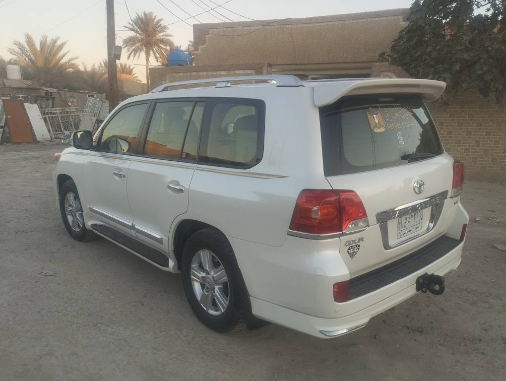 السلام عليكم
لاندكروزر GXR 2015 للبيع فقط اعتذر عن المراوس 
مواصفات السياره معروفه 
_ فتحه سقف 
_ تحكم ستيرن 
_حساسات أماميه 
_ حساسات خلفيه 
_ مري شفط 
_ اشاير بالمري 
_ كشن كهرباء 
وباقي المواصفات معروفه 
السياره كفاله من كير ومكينه وحداديه وكلشي ع وضع الشركه  ع البلاد جديده كلش رقم بغداد بأسمي مشروع وطني تحويل ثاني يوم السعر400  ورقه السياره مكانها بابل الحله للاستفسار الاتصال على الرقم  *********** حلة, بابل
