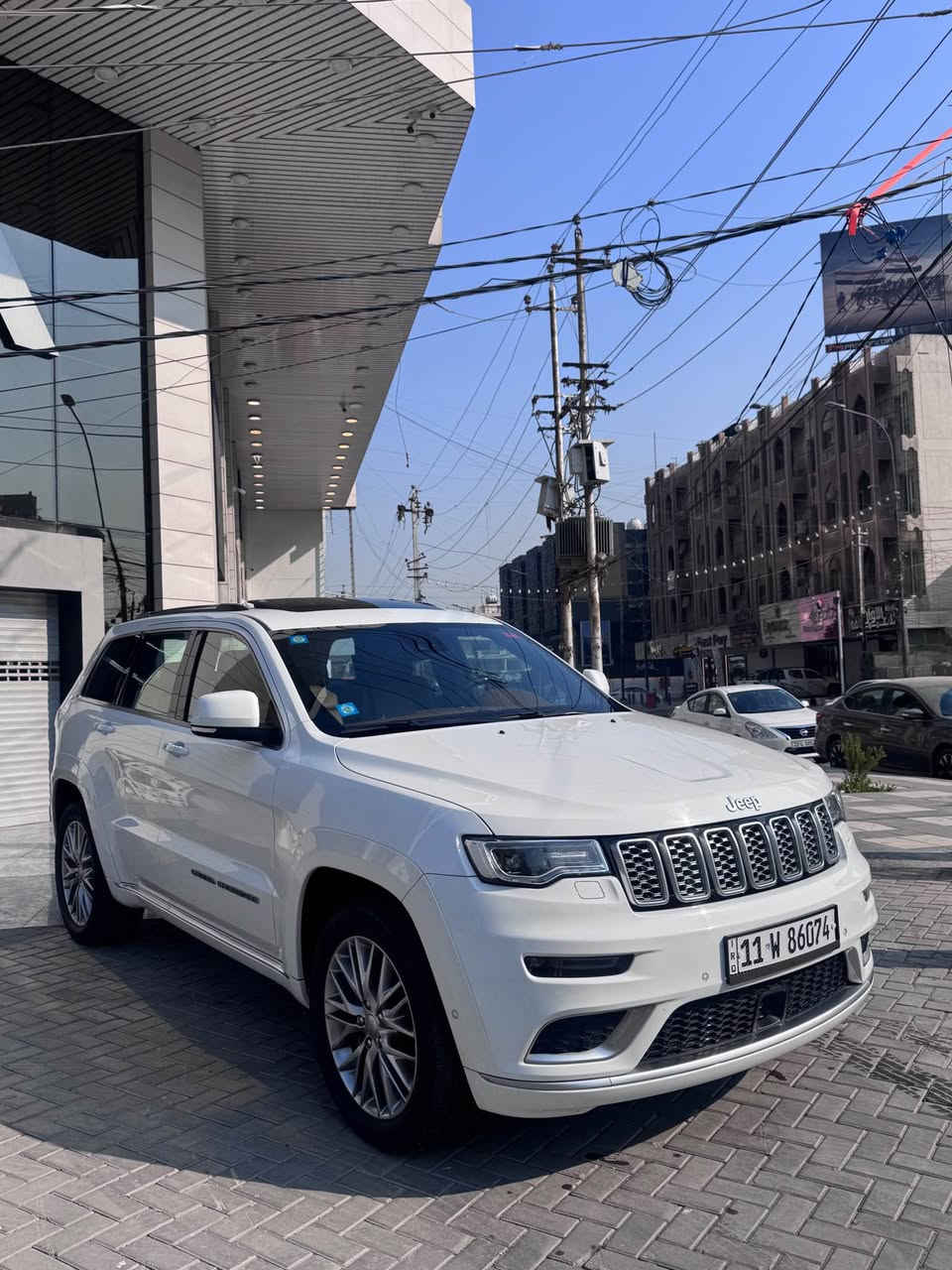 جيب سومت 2017فول موصفات 1/1 للاخير 

* رادار امامي مع مانع تصادم . 
* نظام الاصطفاف الالي (اوتوپارك) . 
* تحذير الخروج عن المسار . 
* دفع رباعي 4x4 
فرش المقاعد من الجلد . 
* دشبول مغلف بالجلد  . 
* صفي المقاعد الأمامية كهربائية .
* ذاكرة لحفظ وضعيات الجلوس . 
* صفي المقاعد الأمامية مع تبريد وتدفئة . 
* صف المقاعد الخلفية مع تدفئة . 
* انظمة القيادة على حلبات السباق . 
* نقطة عمياء .
* ويل سومت بلاد قياس 20 انج .
* مقود السائق من الجلد  .
* مقود السائق كهربائي . 
* تدفئة ستيرن . 
* سقف بانوراما .
* شاشه كبيرة مع نفكيشن GPS . 
* مصابيح امامية زنون . 
* المصابيح الأمامية مع LED لايت . 
* كشافات ضباب بروجكتر زنون . 
* سقف المقصورة مغلف بالشاموا . 
* تشغيل عن بعد .
* صندوق كهربائي .
* حساسات أمامية . 
* حساسات خلفية .
* كاميرا خلفية .
* مرايا متحسسه للضوء العالي . 
* مرايا جانبية قابلة للطي . 
* بلوتوث تلفون . 
* محدد سرعة . 
* نظام بريك اوتماتيكي ( Auto Break System ) .
*نظام صوت هارمن كاردون
محرك3600
ماشيه 57الف ميل

للاستفسار الاتصال على 
*********** بغداد, العراق
