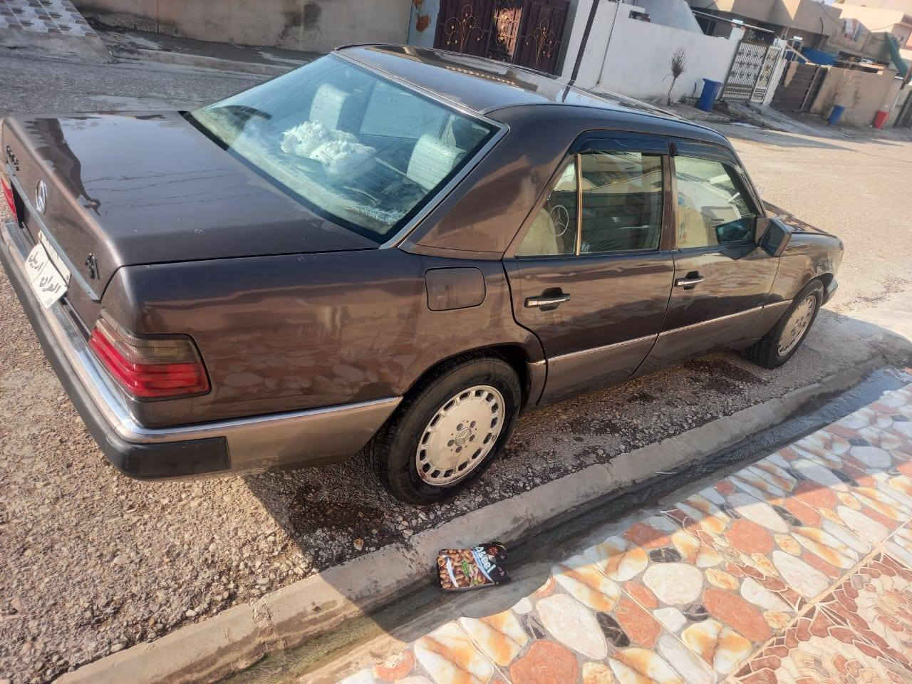 مكلف بالنشر رقم صاحب سياره ***********
سلام عليكم سياره مارسدس موديل ١٩٩٢
محرك. شرط جديد 
حداديه جديده 
سياره ما ناقصها شي اخو جديد 
بيها بس جوزه صباحيه 
محرك ٣٠٠٠
تبريد ويه سويج ترايك وين ما تريد 
سعر ٦٢ وبي مجال حك جيه 
 وتحويل  بسم مشتري ثاني يوم
