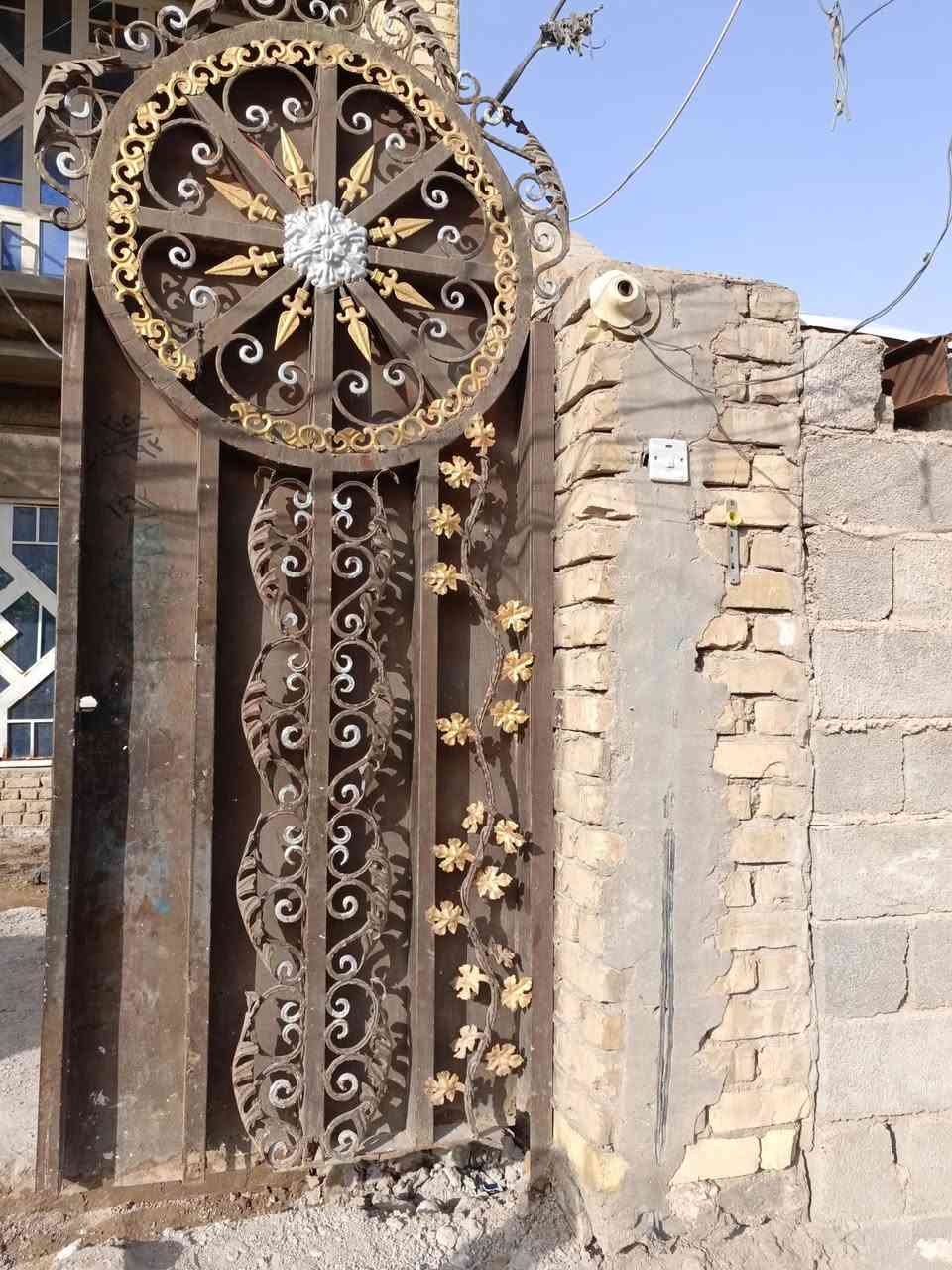 سلام عليكم كبنكات ثلاثه معه شبابيج وبيبان لبيع ***********
