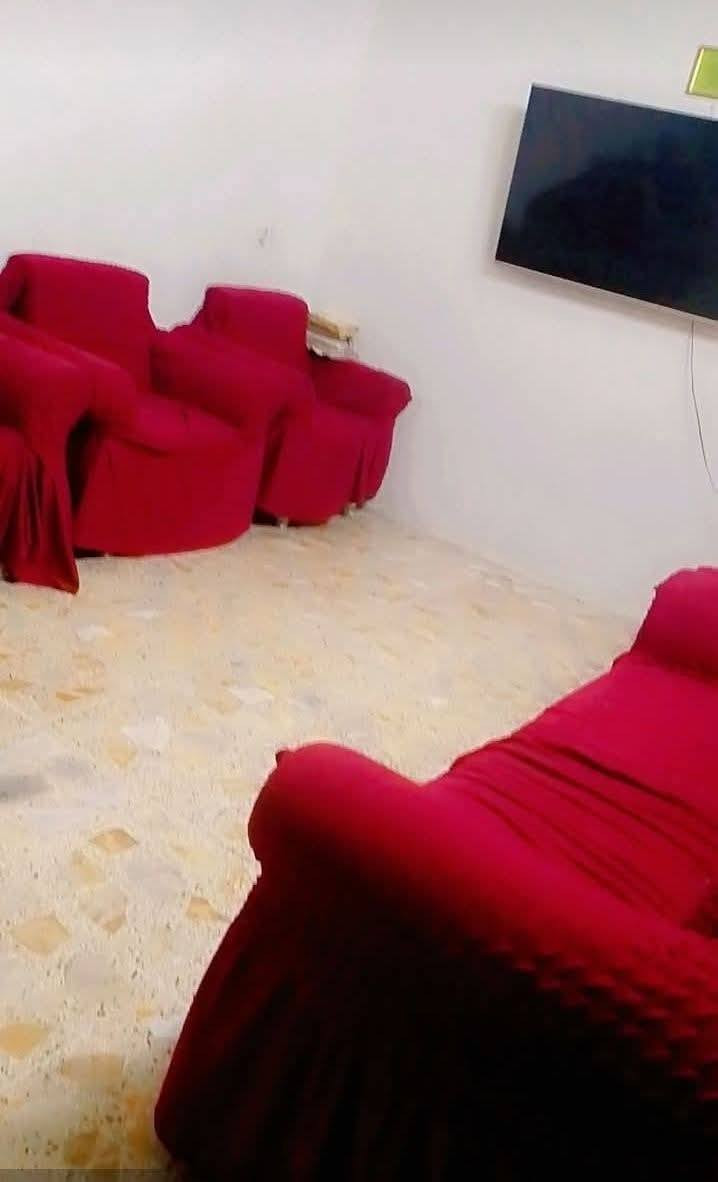 بيت للبيع زراعي مساحة 120 متر طابق واحد يحتوي على ثلاث غرف العنوان البلديات شارع المصرف قرب معجنات قلعة لبنان شارع ,١٥ ***********
