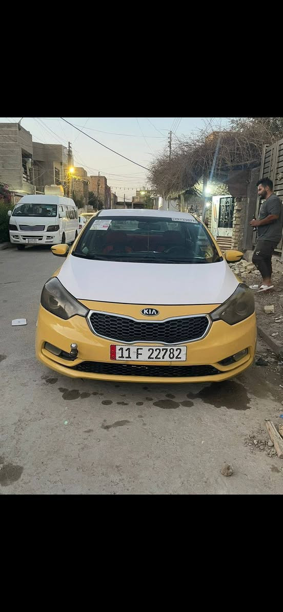 سلام عليكم
فورتي موديل 14 وارد🇺🇸 حادث بنيد وباب مبدل باقي كفاله نص فول كير cvt محرك gdi شادهن جدد غرامات هيئه مصفره تايرات تخم جديد سياره نضيفه كلش سعر 105مجال بسيط مكاني بغداد الحسينيه 

***********
