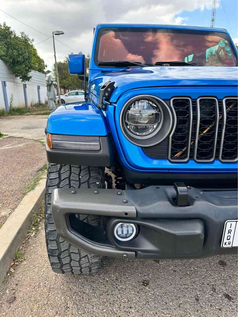 2022 Jeep Wrangler · Suv · Driven 68,000 miles

جيب رنكلر ٢٠٢٢ ماشيه ٦٨ الف كيلو فقط حادثها موضح بصوره صبغ شويه بونيد يم القفل وشويه جالمغ قرب الفندر. السياره جاهزه وجديده كلش كلش ٢٨٥ بيها مجال 
***********
*********** بغداد, العراق
