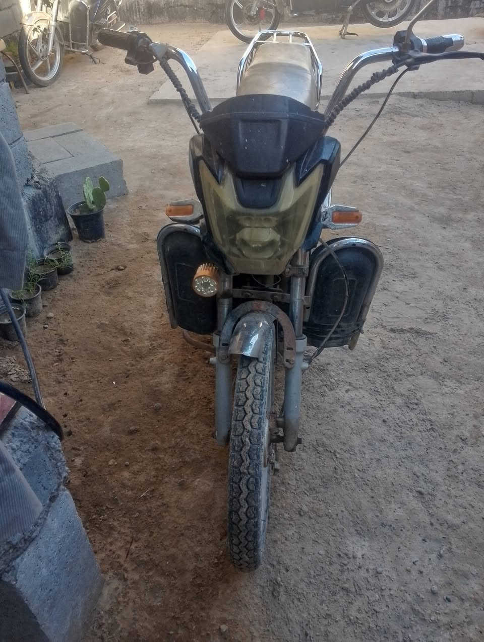 دراجه شحن للبيع سعر 225وبي مجال للشراي بطاريات يقرن 10 كلهن بس بيهن نفخه شويه ويمشنك اقل شي 25كيلو متر للستفسار ***********   ***********
