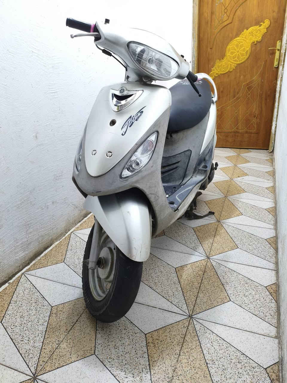 ماكس جديده كلهة شغاله سلف هندر اشاير سكنات ما مفتوحه مشي نهضه خير من الله بوشه 49  ابلاديه لايت عالي وناصي دبلات امامي وخلفي ابريكات اماميه وخلفيه جاهزه اخت الرمبه نعومه كلش حلوه كفرات اصليه امختمه حواضن اصليه عدادات الكهربايات كلها شغاله لا تبخير لا تنقيص ما بيها اي نقص مكان حيانية شارع السيد سعر 625 رقم *********** المو شراي لا ايراسل رجائن
