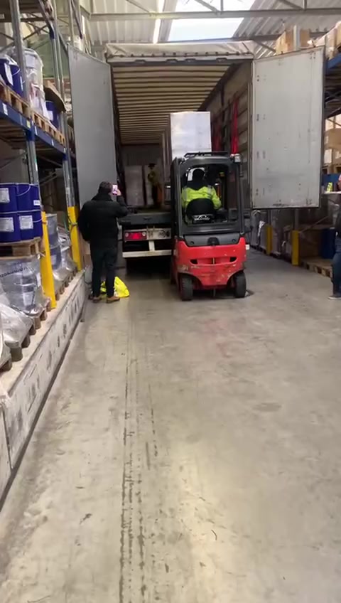 الحمدلله 
بعد انتظار دام اربعة اشهر تم توفير زيوت بيسرول الماني المنشا مطابق خصيصا لسيارات فولكس واكن حسب الكود لكل سيارة وبضمان حقيقي 10000 كيلو متر وبأسعار تنافسية (جملة-مفرد)
كركوك/ طريق المطار ***********- ***********
