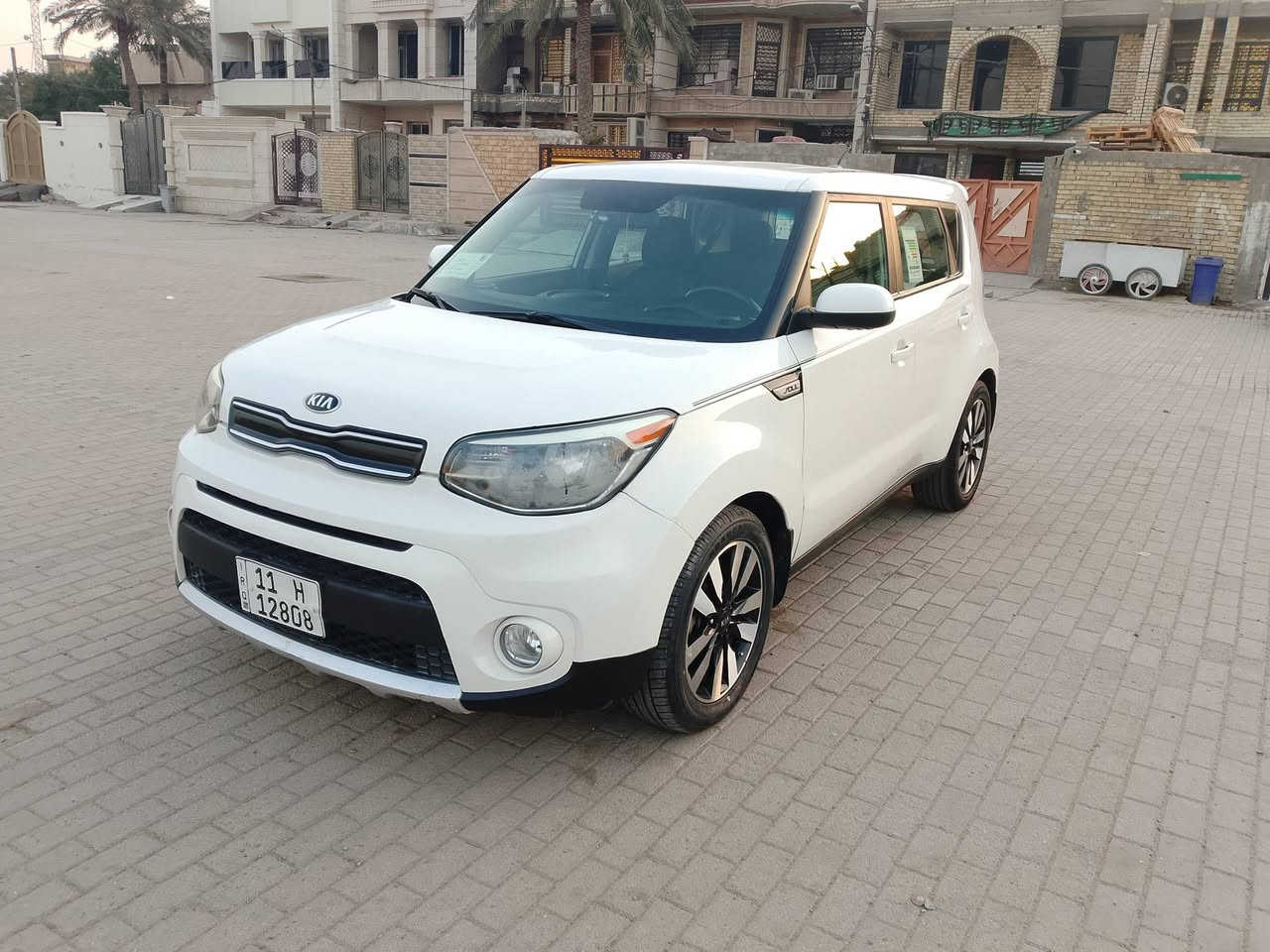 سلام عليكم من رخصت لادمن كية صول موديل 2018 وارد امريكي حادثهة بس الجاملغ المامي صبغ بدون دواخل بدون ارباك موجود سونر  والصور  سيارة جديدة ماشية 72حقيقي على الفحص تخم تاير جديد باتري جديد سيارة جاهزة مكينة 2000وكير مكفولات تبريد ثلج صدر امامي وخلفي جديد كامرة امامية وخلفية شاشة عطلات شغالة تحكم ستيرن جهتين شغال نضام ايكو حتة الكتلوكات موجودة سيارة كلش حلوة رقم بغداد بسمي سنوية جديدة هزة جديدة السعر 135رقم الهاتف***********
