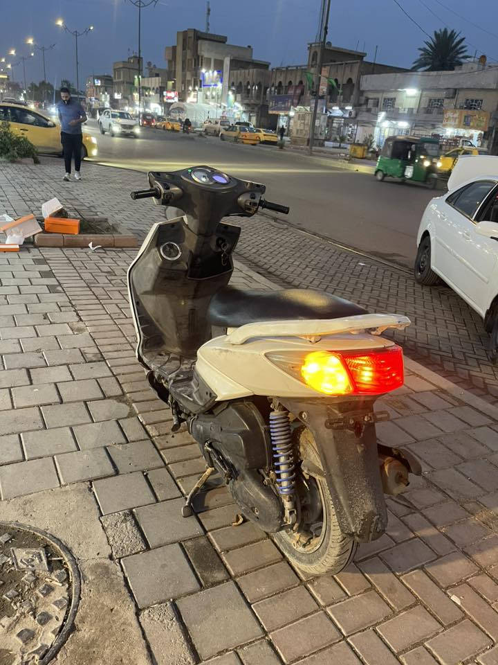 السلام عليكم للبيع دراجه سكنس فحل نوزل خطين دراجه ربع  نكره بكل وقت مكينه بلاديه خرسه  كهربائيات شغاله  دشبول هورن اشاير لايت دبل إشاره 475 مكاني بغداد الدوره شارع60رقمي ***********
