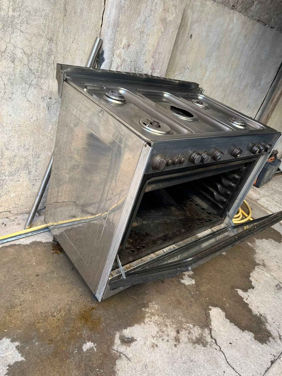 طباخ كله شغال
بس يراد برغي جهة وحدة العين الفوك مال فرن 
وباب الفرن تتبدل 
ب٧٠


**إذا كنت صاحب هذا الإعلان وتريد حذفه لأي سبب، رجاءا أرسل رسالة إلى الدعم الفني**
