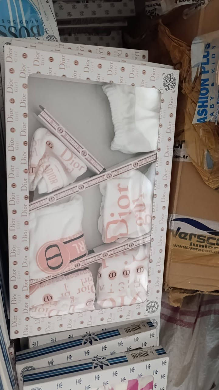 يوجد ملابس حديثه الولاده متوفر عده موديلات 550 قطعه من عمر شهر الى عمر 15 شهر 6 دولار


**إذا كنت صاحب هذا الإعلان وتريد حذفه لأي سبب، رجاءا أرسل رسالة إلى الدعم الفني**