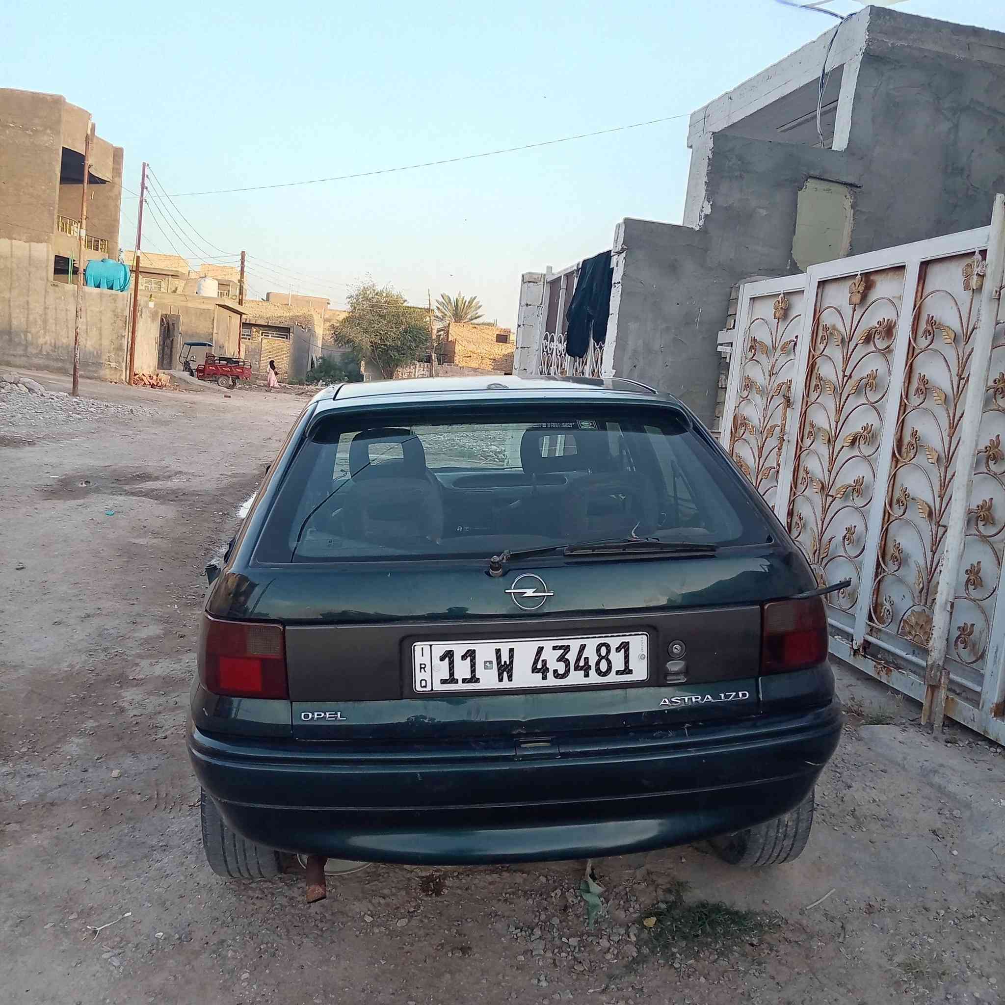 السلام عليكم سيارة اوبل استرا للبيع رقم بغداد انكليزي كماموضحة بالصورة أدناه السعر ٣٨ وبيه مجال قليل مكاني بغداد ابو غريب السعر ٣٨ ورقة وبيه مجال قليل رقم الهاتف ***********
