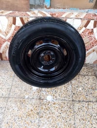 تاير سبير كامل  نضيف للبيع قياس 15 الاتصال على هذا رقم 07838621347 بيه...