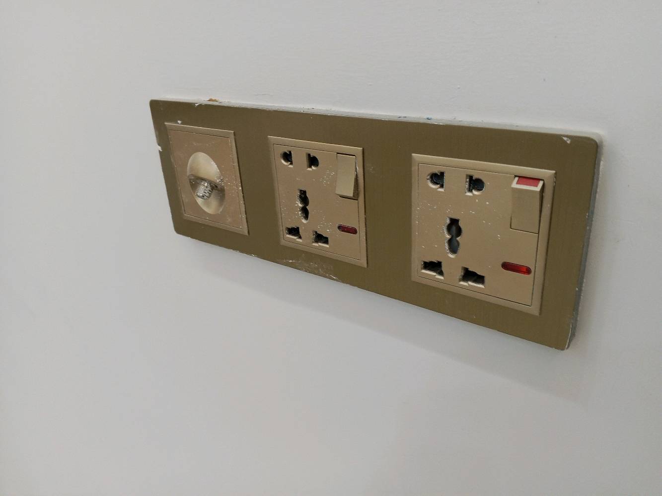 المهندس  للتأسيسات الكهربائية والصحية داخل بغداد وباحدث الطرق للاستفسار 
المراسله او الاتصال ع الواتساب 
0774 829 1594