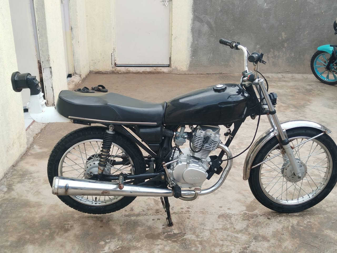 سلام عليكم للبيع شاصي ١٨ وتعميره ٢٥ اوراق اصولي بوجهك لترقيم مكينه مافتوح شرط جاهزه مابيه اي نقص سعره ٦٥٠ وبيه مجال لشراي مكاني رفاعي ***********
