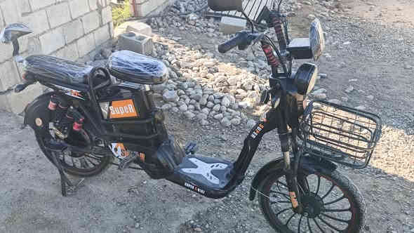 السلام عليكم 
دراجة للبيع موديل 2024 دراجة نظيفة   
السعر // 400 وبي مجال بسيط
مكان // ديالى / كنعان /
رقمي // ‏‪***********‬‏
