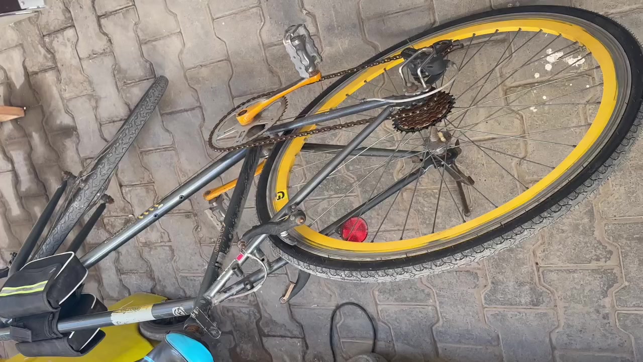 بايسكل c700 يصلح للمسافات الطويلة تايرات  جدد كير بريكات كله شغال والله شاهد البايسكل متروك بس نضفته للعلم شيماني ياباني نوعه الويل طبعتين وعرضته مكاني بغداد إسكان لمنصور سعر١١٠وبي مجال


**إذا كنت صاحب هذا الإعلان وتريد حذفه لأي سبب، رجاءا أرسل رسالة إلى الدعم الفني**