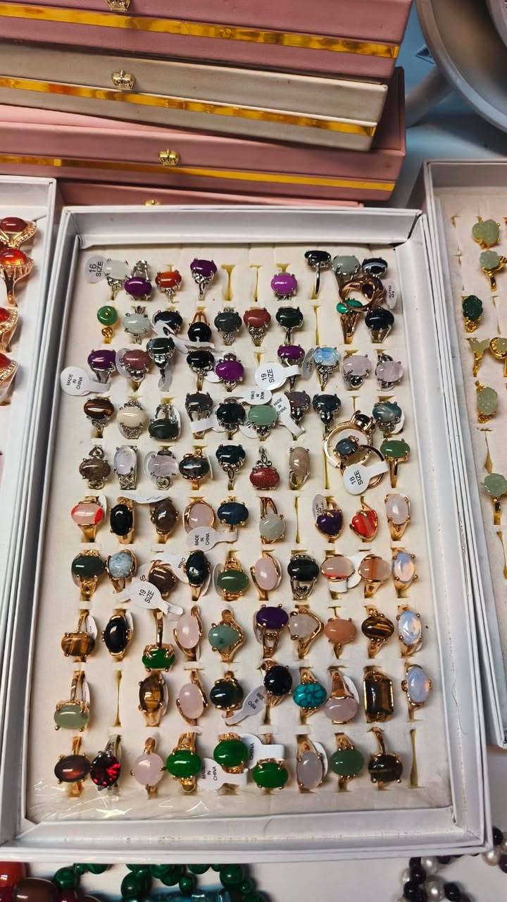 محابس احجار اصلية بطلاء ذهب كل انواع الاحجار 🇮🇷
ويتوفر حسب طلب اكتبولنا الاحجار الي تحبون نوفرها الكم😊

@الجميع


**إذا كنت صاحب هذا الإعلان وتريد حذفه لأي سبب، رجاءا أرسل رسالة إلى الدعم الفني**