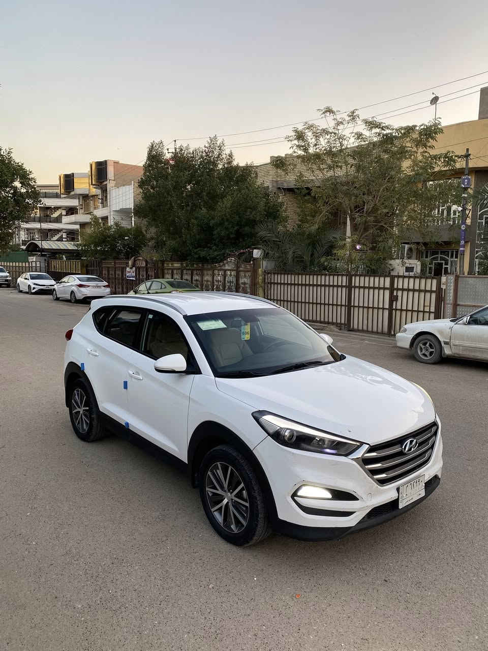 السلام عليكم
توكسان وكالة خليجي ٢٠١٦ رقم بغداد 
محرك دوش ٢٠٠٠ ماشية ١١٥ الف 
مواصفات السيارة واضحة بالصور 
مكفولة من الصبغ والتبديل 
بيها بارد بالجاملغ الامامي فقط 
مكاني بغداد البلديات / سعرها ١٦٧ 
للاتصال فقط : ***********
