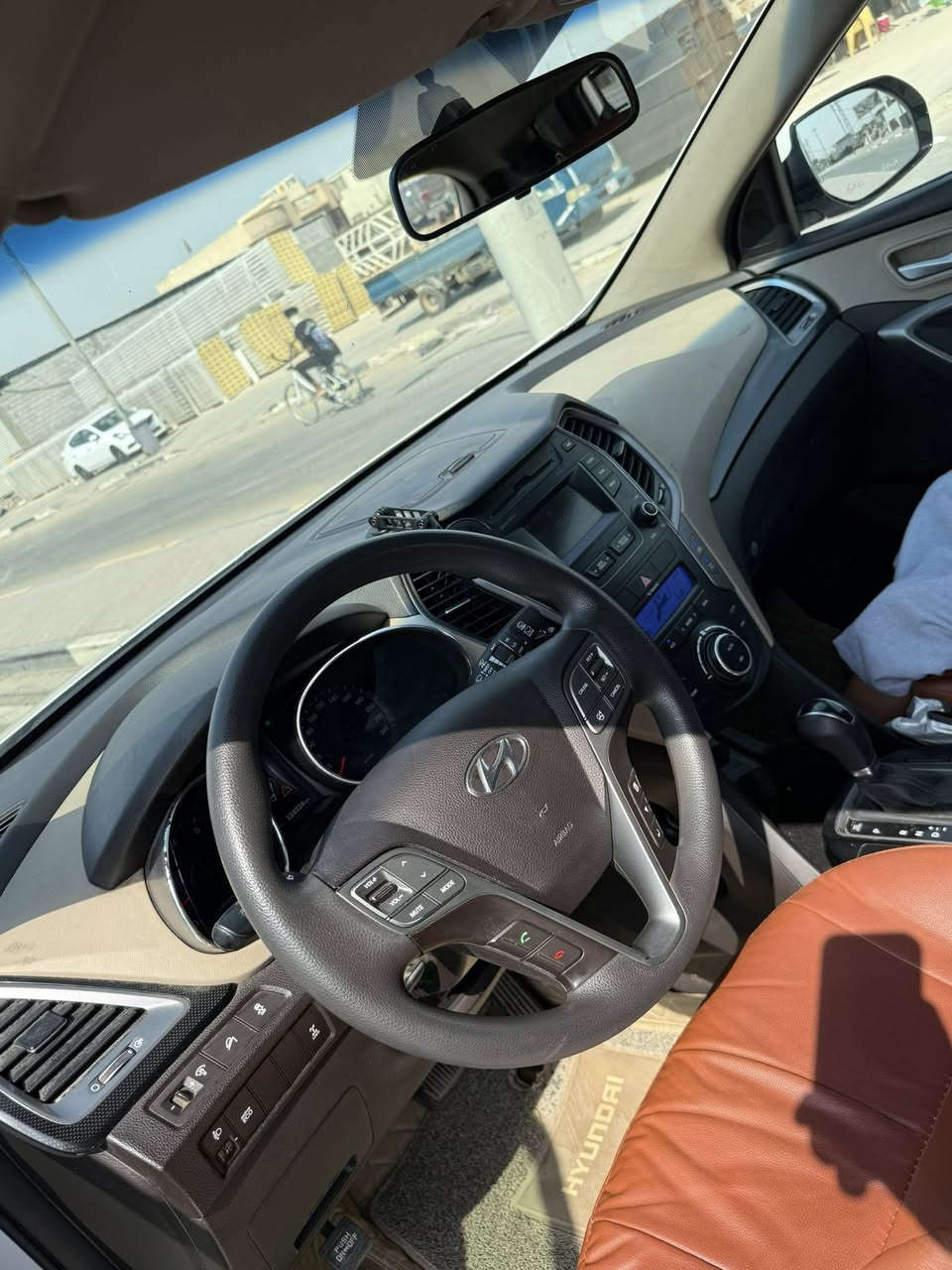 سلام عليكم
سنتافي 2015 ماشية 140 الف كيلو 
خليجي مكفوله من الضربه والصبغ 
والكير والمكينه كفاله سياره عليها اقساط على راعيها حاليا ما تتحول بس وكاله رقم بصره للاستفسار ***********
سعرها مناسب جدا 
بصمه 
شاشه زغيره 
كامره خلفيه وحساسات 
مري شفط 
مكينه 6 سلندر 3.3 دوش
لايت زنون عالي ناصي بلوجكتر 
ما ناقصها اي شي   
تخم تاير باتري جديد 
السياره استخدام شخصي بعدها جديده 
اتصلاو واتس اب 
***********
