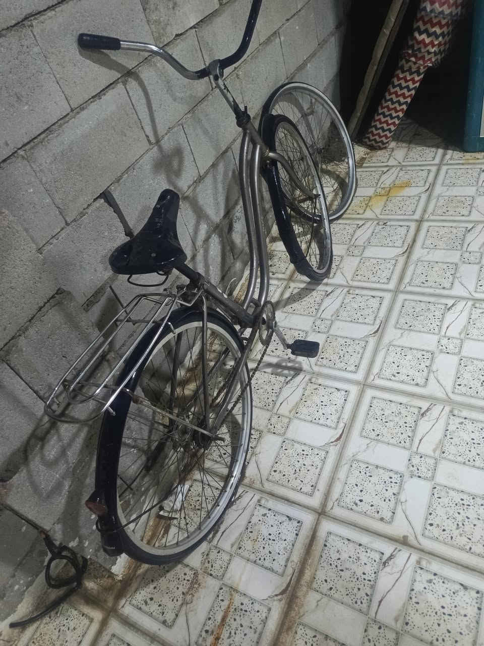 سلام عليكم بايسكل بايدر عايزله جوب خلفي ودسك فقط لبايسكل مال حاويه نضيفه لشه تعال شوف بعينك مكاني رمادي تائميم شارع نخيل سعر30 وبي مجال ***********
