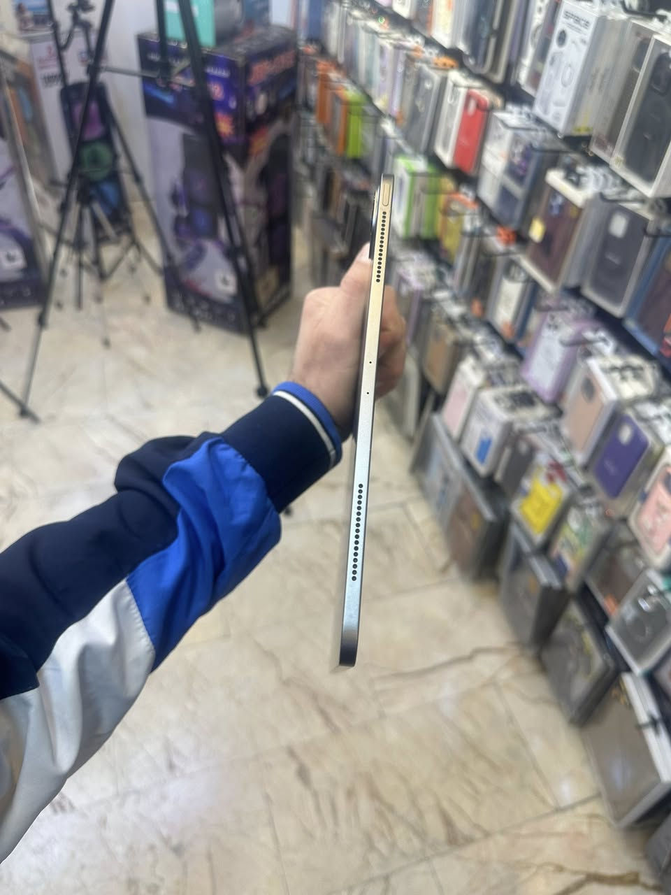 السلام عليكم
Ipad pro 2021 m1 2.19inch 128 GB
الجهاز نظيف وما مفتوح أبد 
بي مشكلة وحدة بس يشحن بس على شاحنة شاومي وياه شاحنة
السعر 450 ألف قفل
مكاني بغداد العامرية
*********** لا يوجد توصيل
