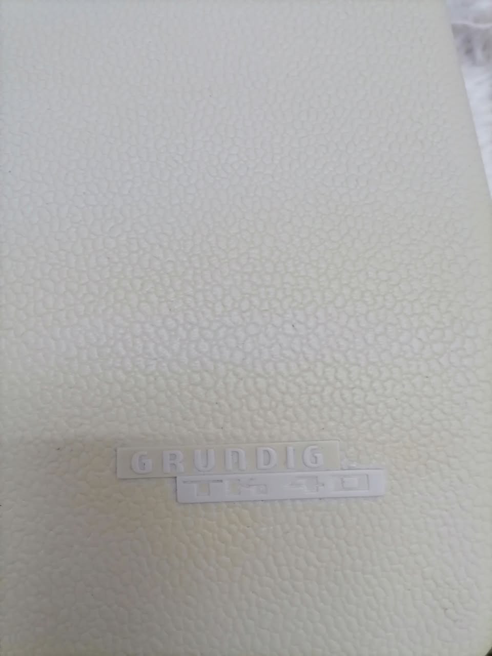 السلام عليكم ورحمة الله وبركاته جبنالكم تحفه فنيه من اندر النوادر مسجل تيب كروندك حجم تيكي ٤٠ اربع اوجوها شرط الشغل شرط النظافه كامل ما بي أي نقص او عيب للبيع السعر خاص مكان موصل يوجد توصيل كافه محافظة العراق وهذا رقمي *********** موجود واتساب علا هذا الرقم
