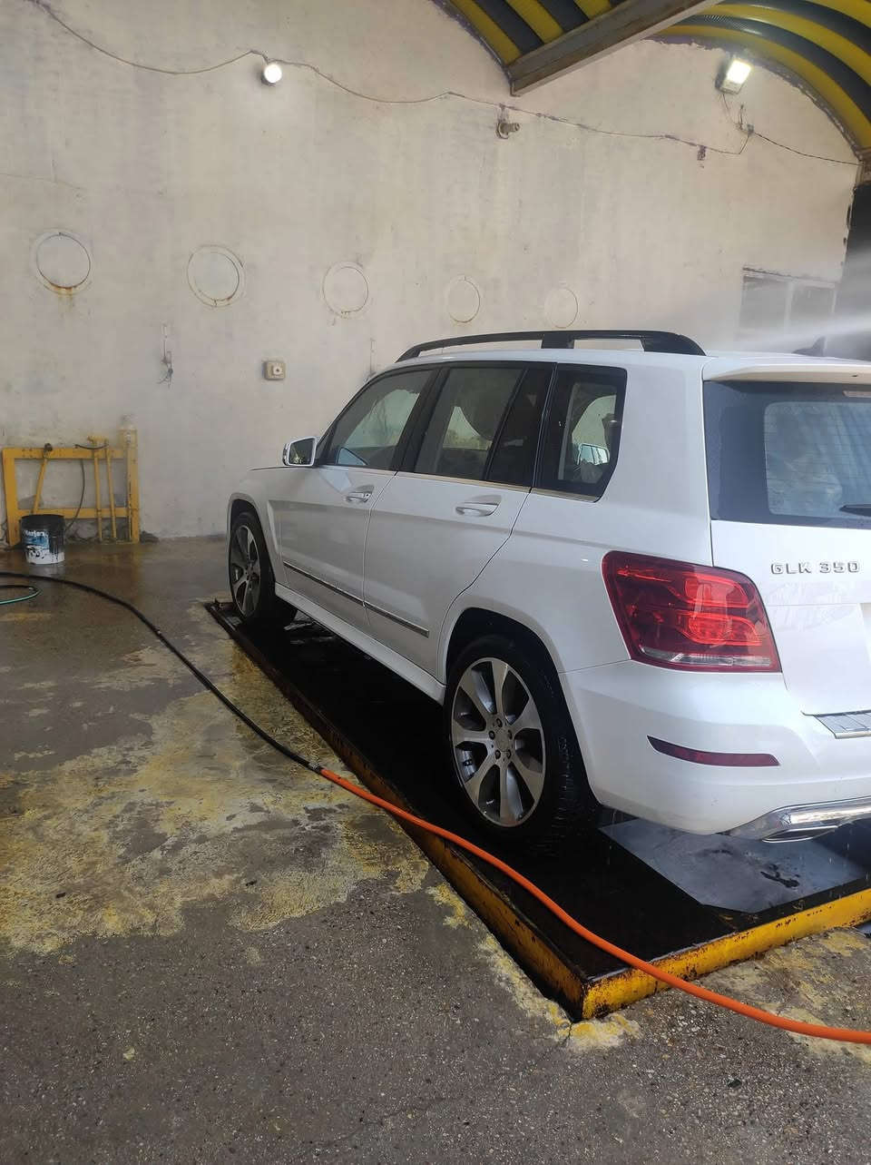 السلام  عليكم
السعر  185 ورقة 
مرسيدس بنز GLK 350
للبيع موديل 2014
رقم بغداد  
السيارة نظيفة جدا خالية من كل نقص 
زيرو مسج
بصمة
داخل اسود جلد 
شاشة تحديث من شركة مرسيدس 
شاشات خلفية
خمس ابواب بصمة 
تدفئة كشنات أمامية
محرك   3500 
6 سلندر
سيدي جنجر 6 أقراص
شاشة كبيرة وسطية وكاميرا خلفية 
حساس مطر
نظام اقتصادي ايكو 
اطفاء ذاتي 
بارك ذاتي عند فتح باب السائق 
ليد أمامي
تحكم ستيرن 
مثبت سرعة 
ويل كب 20
بانوراما 
محرك اقتصادي 
وارد امريكي   ضربتة دعامية ومبدل نفس اللون 
اعلى فئة في glk 
***********
