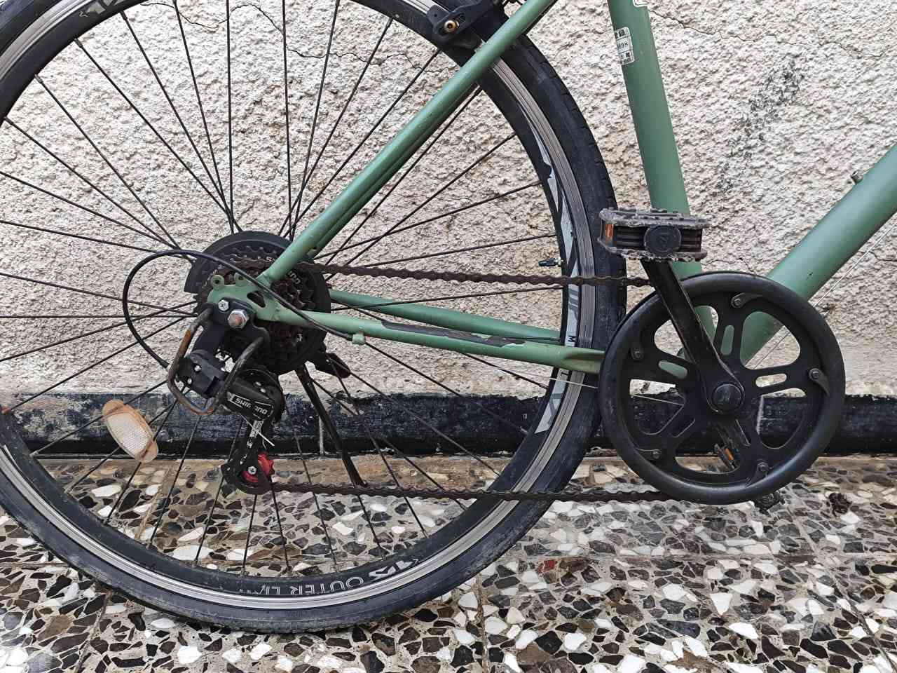 السلام عليكم سي 700 نظيف حجم 27 السعر 100 واذا موجود مراوس عنوان بغداد مدينه الصدر ***********
