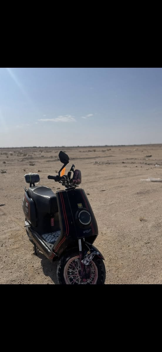 دراجة شحن نوع كاسحة 6 بطاريات ومشي 100 حقيقي و تمشيك 75 كيلو جنطة تخزين حجم كبير تايرات جدد حجرية بريكات جدد بصمتين سويج السعر 850 و بيه مجال لناس الطيبة رقم الهاتف ***********
