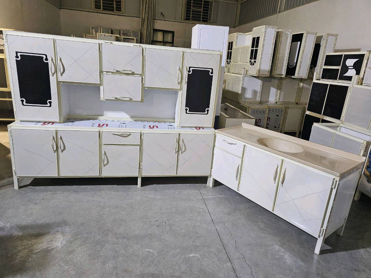 كاونتر ارضي وملحق مترين ونص    مع  سنك متر ونص  مرمر
💥 (المنيوم سوكي)💥


السعر 360 الف 

التوصيل 🚚🚚
الجميع محافظات العراق 

الاحجز والاستفسار راسلو الصفحه