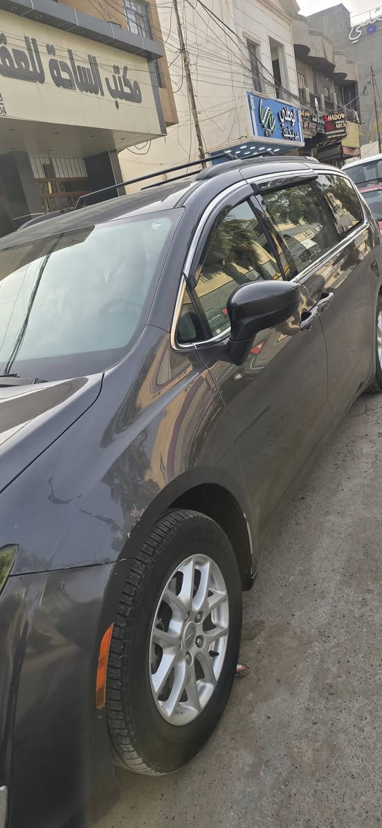 السلام وعليكم فيوجر رقم اربيل خصوصي للبيع او المراوس حسب القناعه ٢٠٢١ داخله كلين هنا بالعراق صارت بيها طخه بالدعاميه وطكت الايرباكات وموضح اكو رصعات  بالبنيد ونشخطت بالباب موضح بالصوره السياره مابيها قطره صبغ بوب كهرباء  بردات بلادي فرس وسطي كشنات سياحي داخل عسلي هندبريك بصمه اربع ابواب بصمه السعر المطلوب ٢٢٠ واي استفسار ***********
