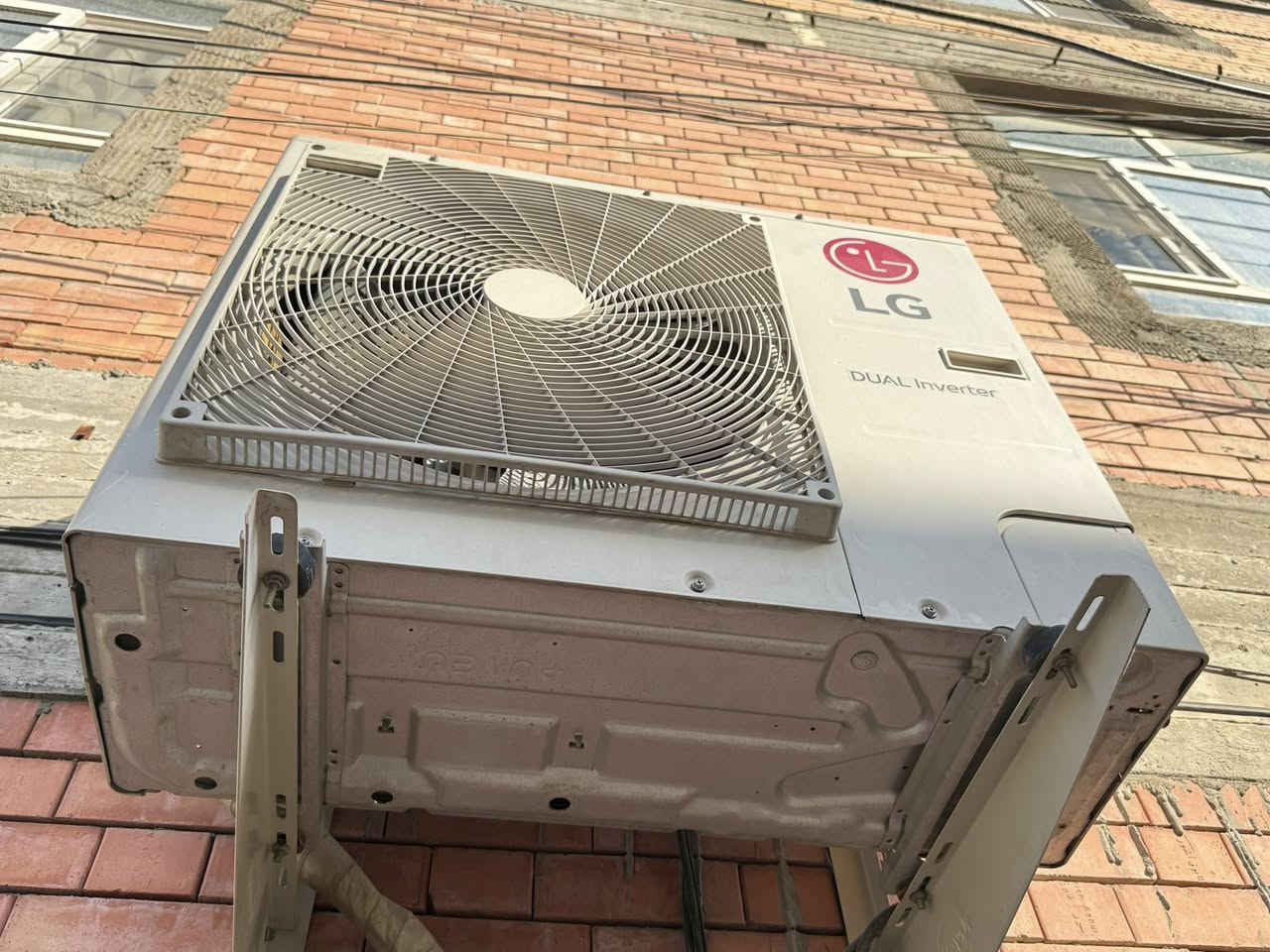 سبلت جداري 3طن نوع LG  الجديد مشتغل موسمين  تحويل تلقائي من المولد الى الوطني وتحكم بالامبيريه ( 4 امبير ،5امبير ، 6امبير  لل 10 امبير ) للبيع او مراوس بعامودي الجي 4 طن نفس النظافة 
السعر : مليون و 350 الف 
للاتصال ***********
مكاني بغداد السيدية تقاطع الدرويش
