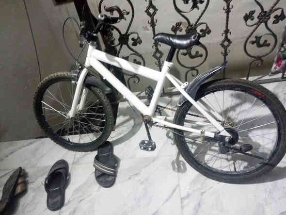 السلام عليكم بايسكل للبيع حجم ٢٠ولا عطل ب٥٠ وبي مجال بغداد الكريعات فرع مصور اربد للاستفسار ***********
