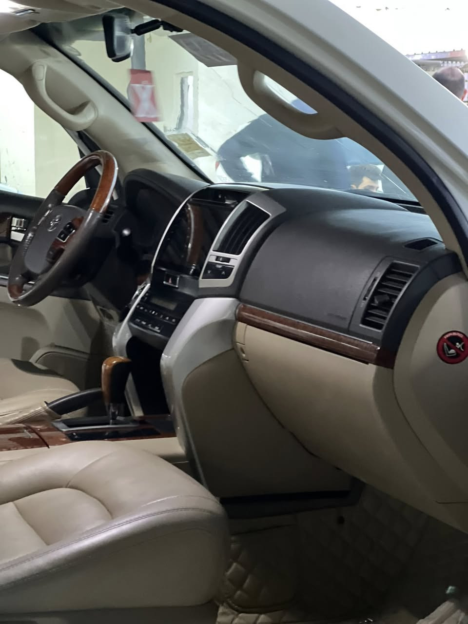 لاندكروزر 2013 مكينه 8 سلندر سياره كفاله عامه 
ماشيه170  رقم بغداد تحويل مباشر مكان ميسان قظاء كميت 
سعر 385بيها مجال سياره حيل جديده للاستفسار ***********
