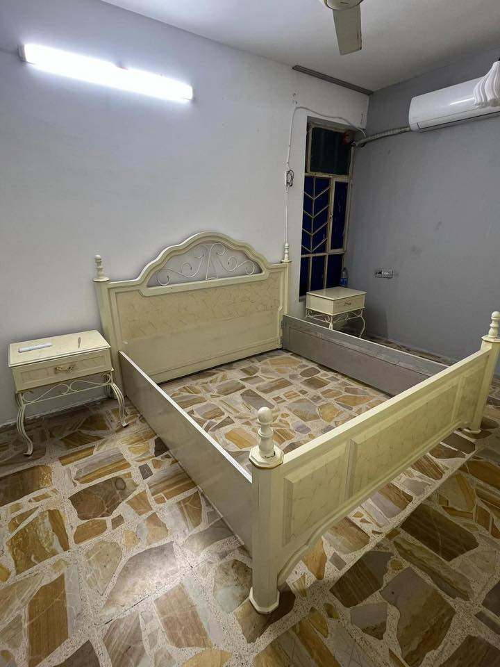 غرفه نوم نظيفه مكاني بغداد سعره 550 وبيهه مجال
***********
