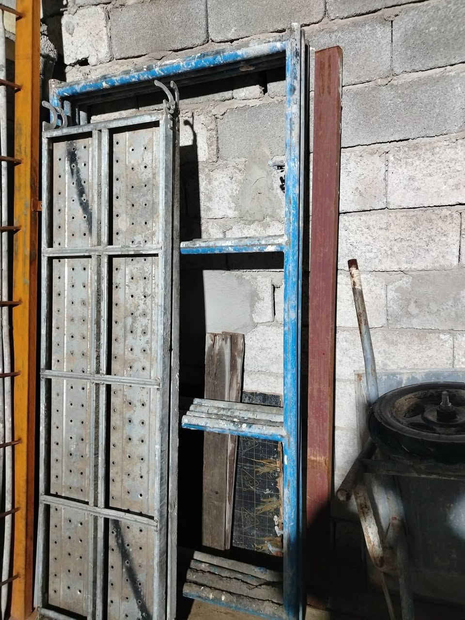 عندي غراض للبيع الي يحب يشتري اتصال على الواتساب ***********
