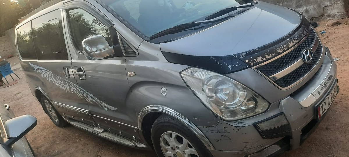 استاركس مديل 11لبيع سياره جاهزه من كلشي مكينه خير من الله حداديه جديدا تخم تاير جديد تبريد شغال وثلج سياره بسمي العوان الانجف الاشرف بيهاصبخ جاملغ امامي وجنطه كيرعادي فان *********** مكلف بل نشر السعر 145
