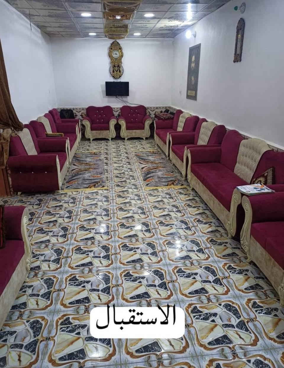 بيت للبيع بالاسكان الصناعي نهايه نزله الاولى مال جامع
(حي الاسرى  يم حي مهندسين )
مساحه 200 متر (طابو صرف)
طابق الاول 
( ساحه + غرفتين + صالتين + استقبال + صحيات + مطبخ )
 طابق الثاني
 بي غرفتين عوزهن لبخ فقط

م* ( المنطقه بس يكمل السريع يطب تبليط عليها وتصعد بيوت 
لكن اني بحاجه الى فلوس البيت )
السعر 130  
للاستفسار اكثر اتصال ***********
