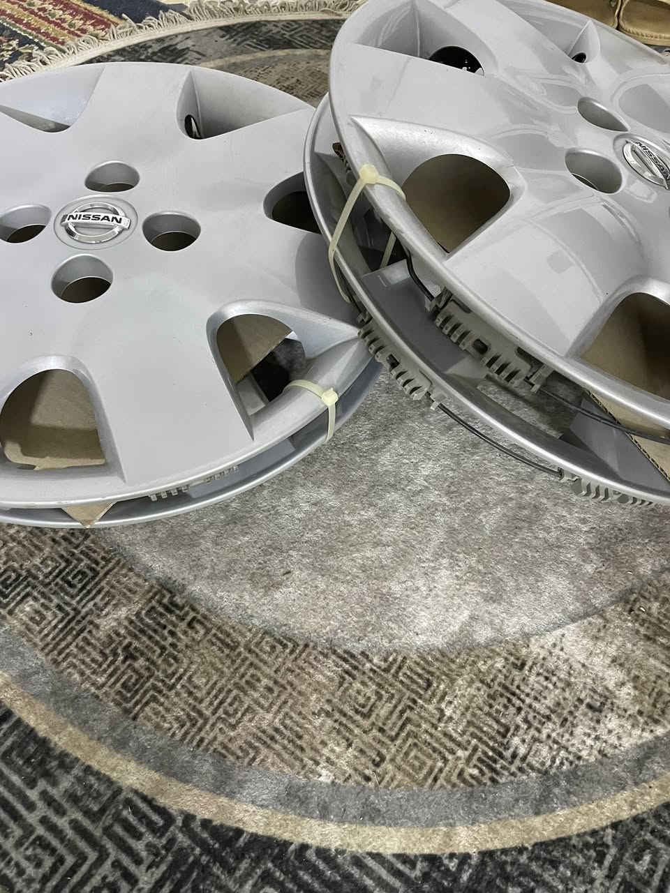 السلام عليكم
غراض نيسان سني 

للبيع 🛞
- هورن اصلي بلادي 
- كبات حجم 14 ( تخم ) 
- كبات حجم 15 ( تخم ) 
- شمعات جديده اصليه 
- مثلث 

النظافة 💯
- يوجد توصيل 🚚 
العنوان / السيديه / حي الاعلام 
***********
