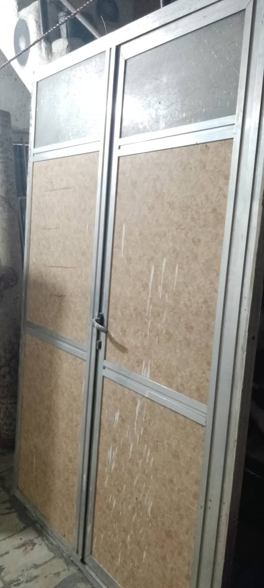 السلام عليكم
باب المنيوم مستخدم مع بلاجكتور شعرهن 75 قفل بغداد جديده ‏‪***********‬‏
