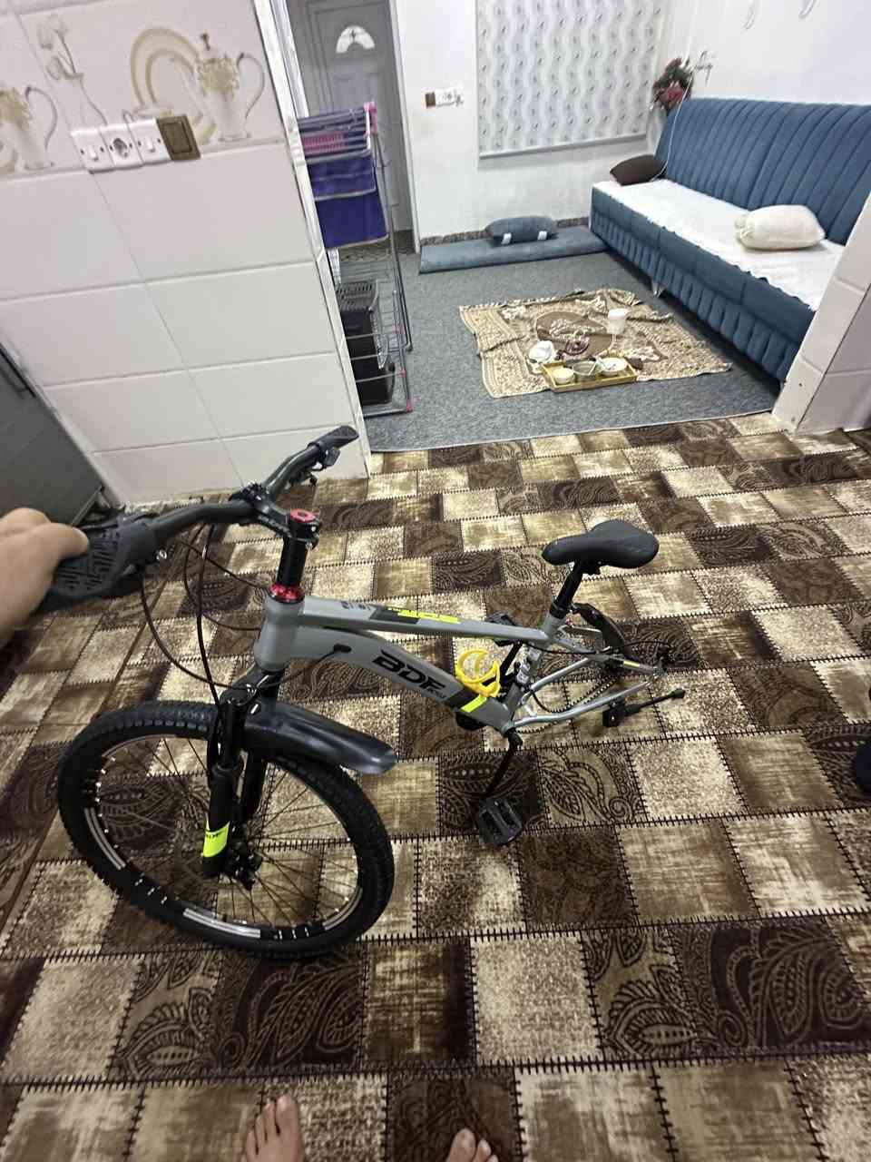 السلام عليكم بايسكل  ماركت  BDF   البايسكل ما مستعمل جديد اثناء التحميل البايسكل بيه ضررر خفيف يم البايدار موضح بالصوره التاير موجوده بس يرادلها جوب  جديد  البايسكل سعره قفل 135 مكاني المزارع الثالثه ***********
