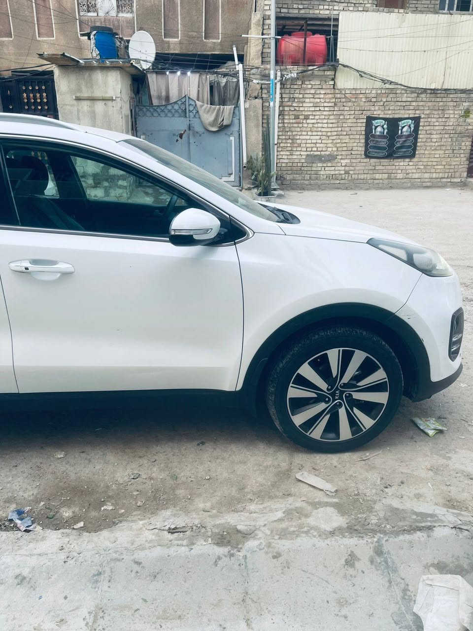 السلام عليكم سبورتج خليجي موديل ١٧ مكفوله صبغ الدعاميه الأمامي فقط والباقي مكفوله تخم تاير جديد صدر أمامي خلفي جديد حساس أمامي خلفي بصمه تشغيل وأبواب ثلاث أنظمة قياده السياره بسمي السعر ١٧٨ورقه وبيه مجال بسيط للتواصل ***********
