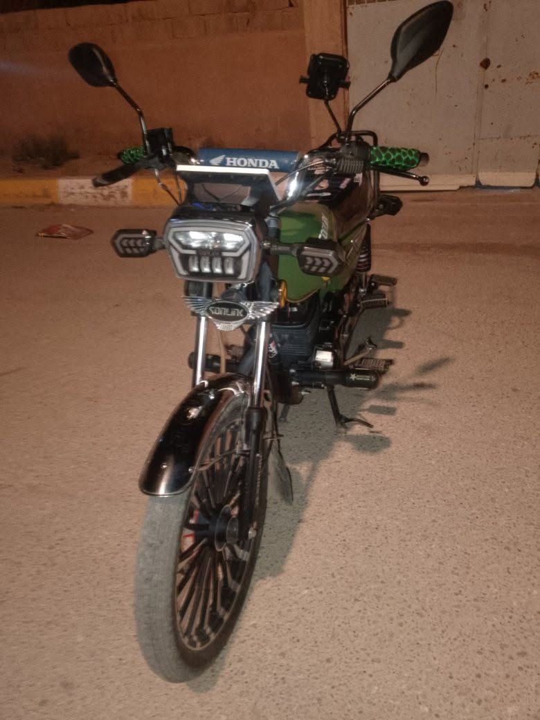 السلام عليكم دراجه موديل 25 نظافه فول محرك 200 زنجيل للبيع او مراوس وصل 900 زود واخذ 
***********
