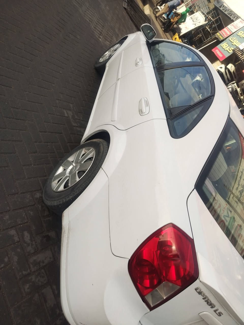 سلام عليكم للبيع اوبترا موديل 2012 شركه عامه بيه صبغ باب خلفي مع داير جاملغ سياره بلاديه ماشيه 100 الف مكينه وكير وصدر كله جديد وكهربائيه كله شغاله تدفئه تبريد شغال رقم بغداد دولي مكاني بغداد الطالبيه السعر 87 ورقه للاتصال ***********اثير
